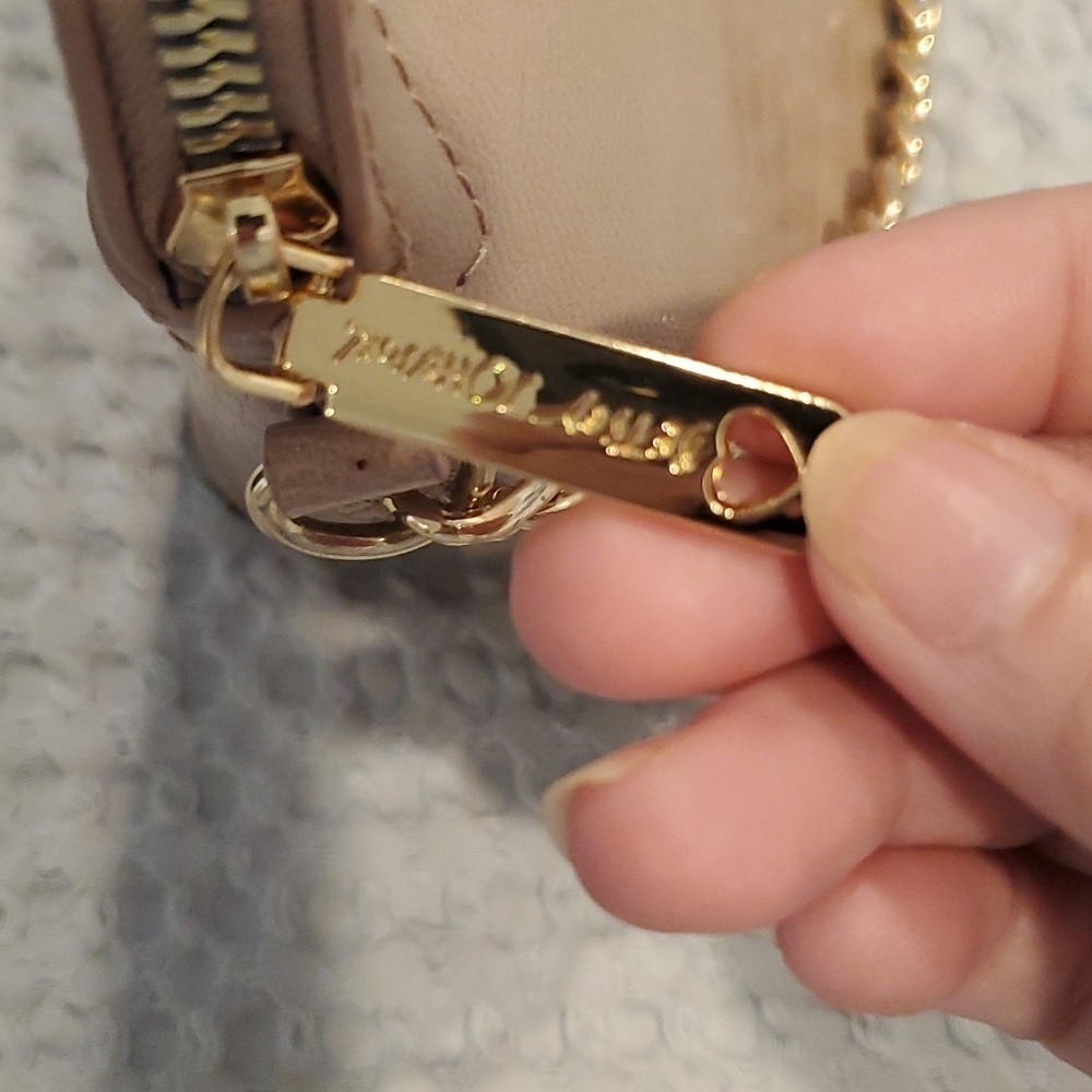 Betsey Johnson Crossbody Bag Like New! (#19) - Picture 4 of 6